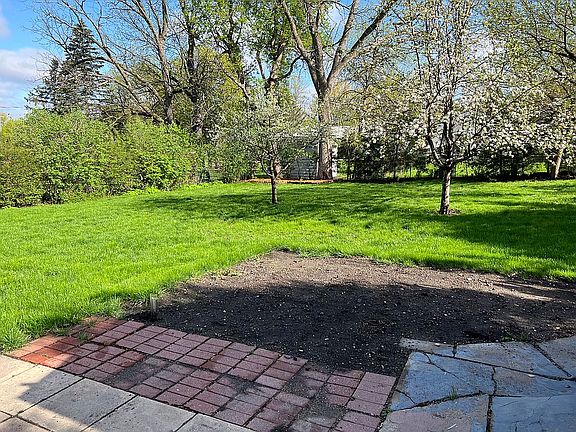 5th image of 1106 W Park Ave