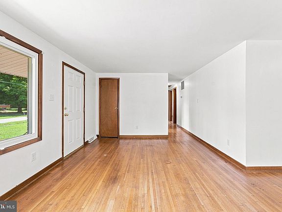 5th image of 4082 Stanberry Ave