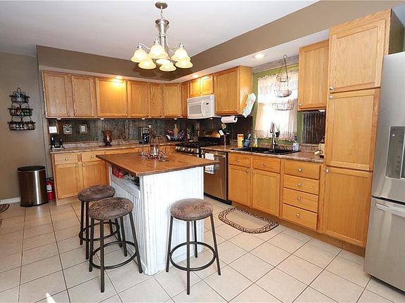 2nd image of 2813 Richmond Ave