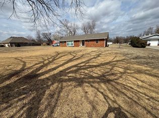 808 E 11th St, Cushing, OK 74023