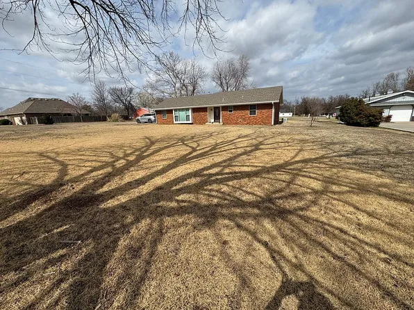 808 E 11th St, Cushing, OK 74023