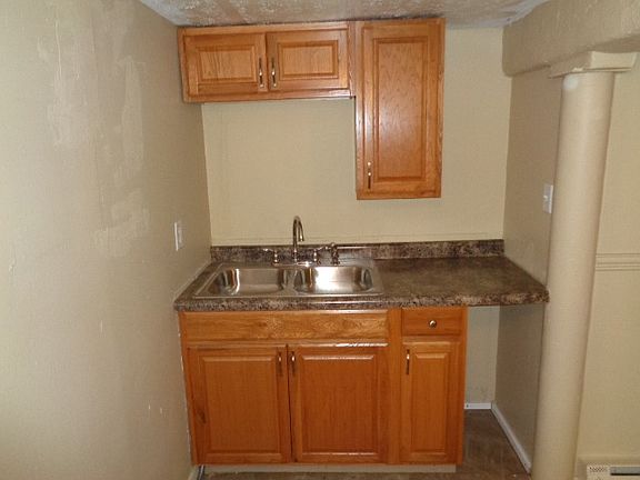 5th image of 3030 E 10th St #A