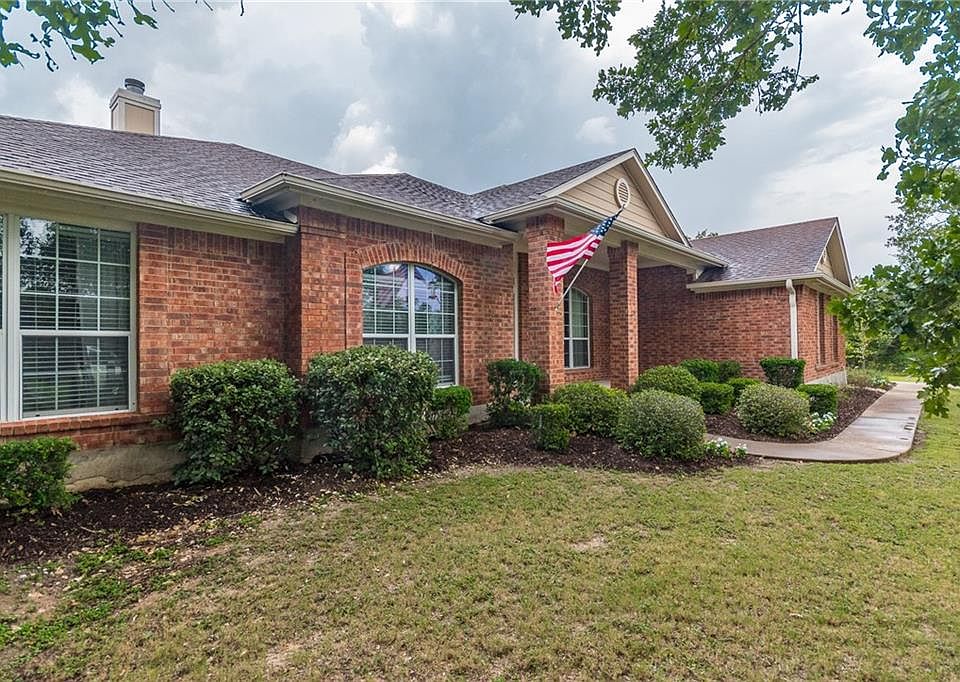 1st image of 126 Sam Houston Dr