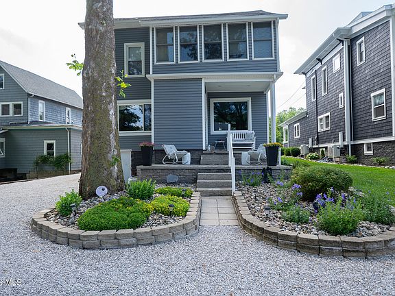 3rd image of 412 Holgate Ave