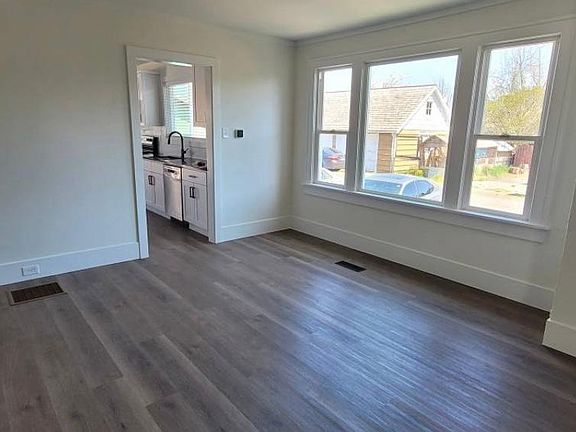 3rd image of 424 Park Ave