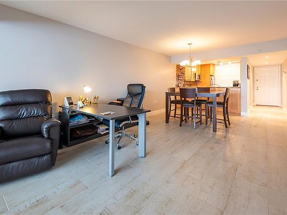 5th image of 1520 Whitehall Dr APT 201