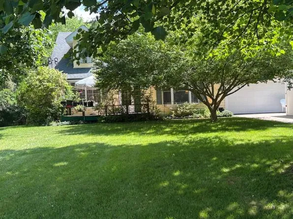43618 Carla Dr, Paw Paw, MI 49079