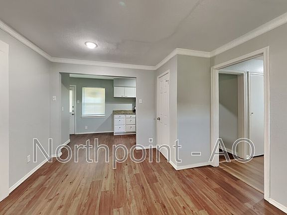 3rd image of 1827 Martin Luther Dr