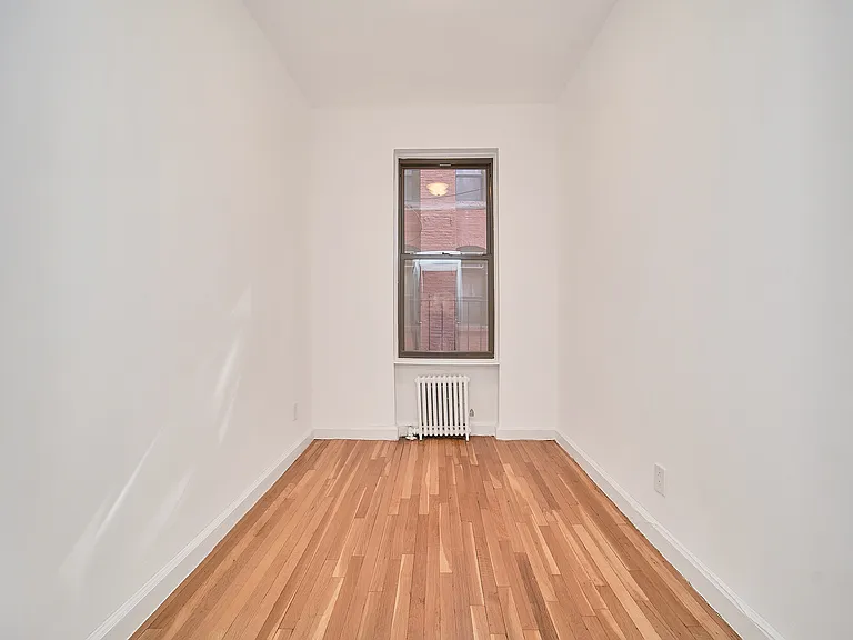 353 W 44th St #1E — Photo 4