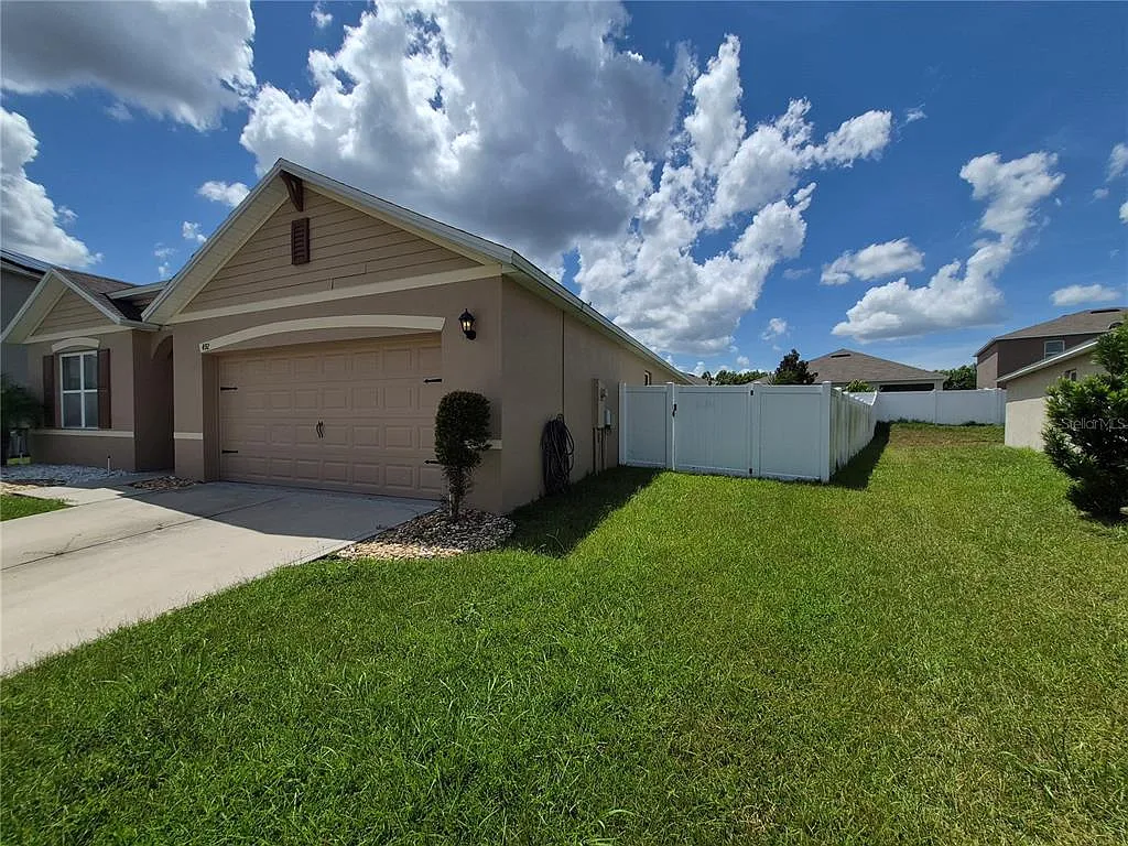4 bed, 2.0 bath, 1846 sqft, $2,300 — Photo 2