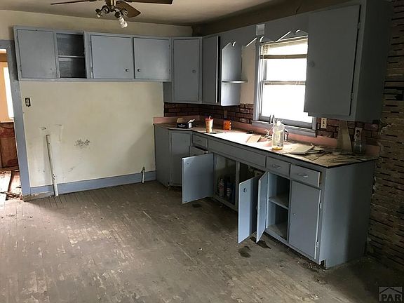 2nd image of 1425 E 3rd St