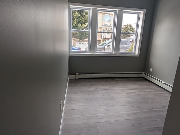 5th image of 114 Malcolm Ave #1