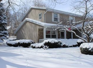 2112 Willowbrook Dr, West Bend, WI 53090