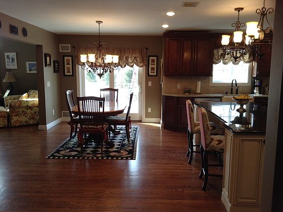 Gourmet kitchen
						:
						Custom Cabinetry, Granite tops, Stainless Steel top of the line appliances