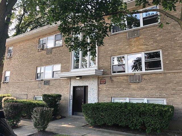 1st image of 4752 W Glenlake Ave #1W