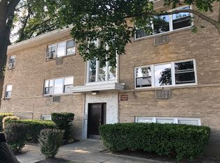 4752 W Glenlake Ave #1W, Chicago, IL 60646