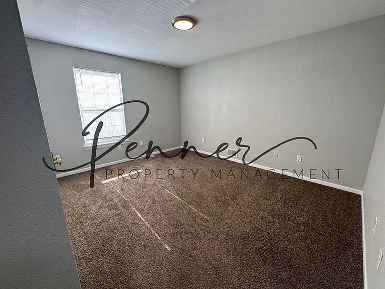 1401 SE Henley Ct — Photo 5