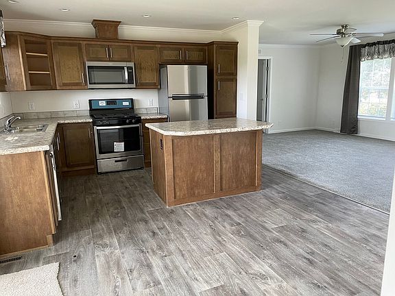 2nd image of 2 Pine Ln