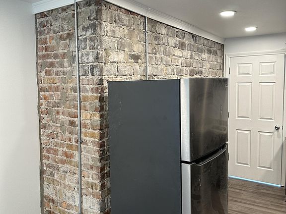 5th image of 958 Thomas Ave