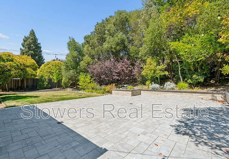 1099 Larch Ave — Photo 38