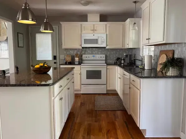 6221 Greenville Sound Rd, Wilmington, NC 28409