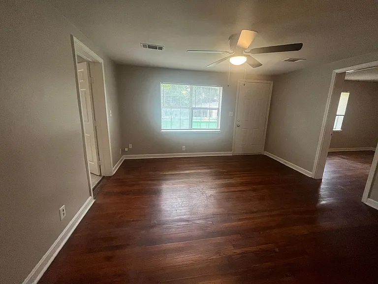 112 Adams St — Photo 3