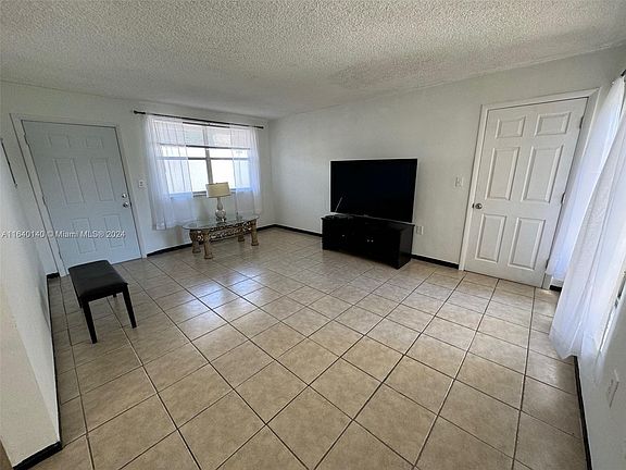 3rd image of 1850 NE 169th St APT 212