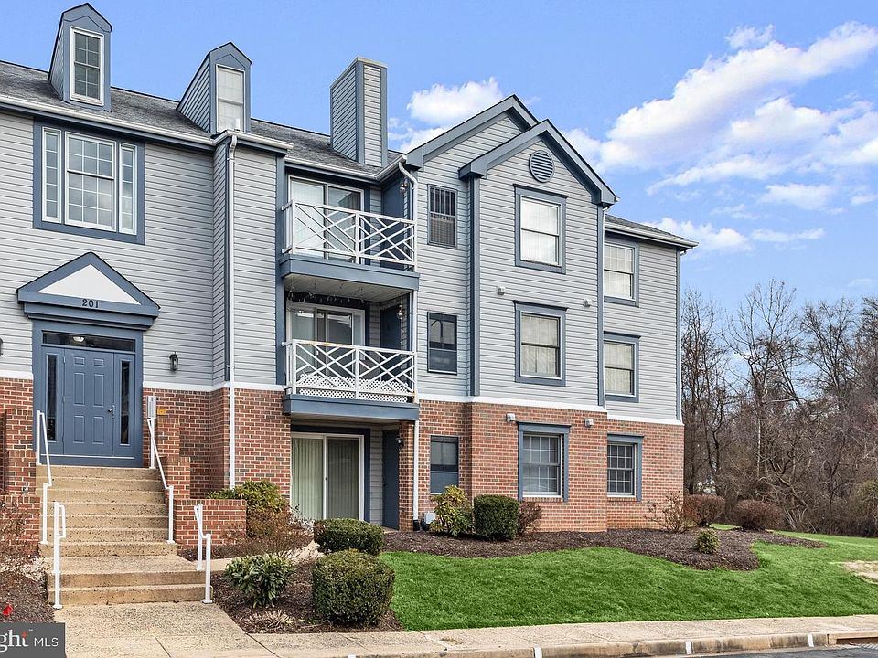 1st image of 201 Oak Leaf Cir APT D