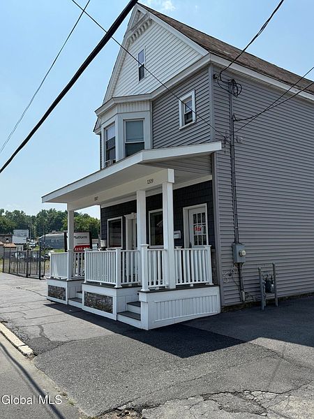 3rd image of 1317 Lower Broadway
