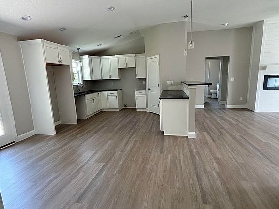 3rd image of 128 Brentley Dr