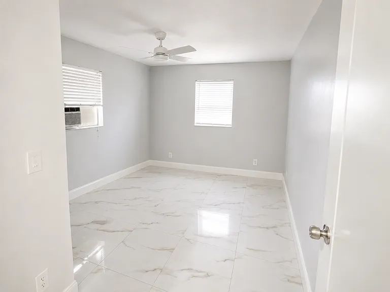 4054 SW 50th St #4054 — Photo 7