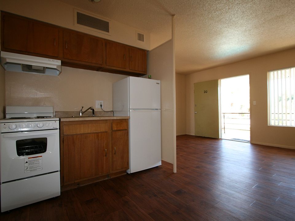 2nd image of 915 E Missouri Ave