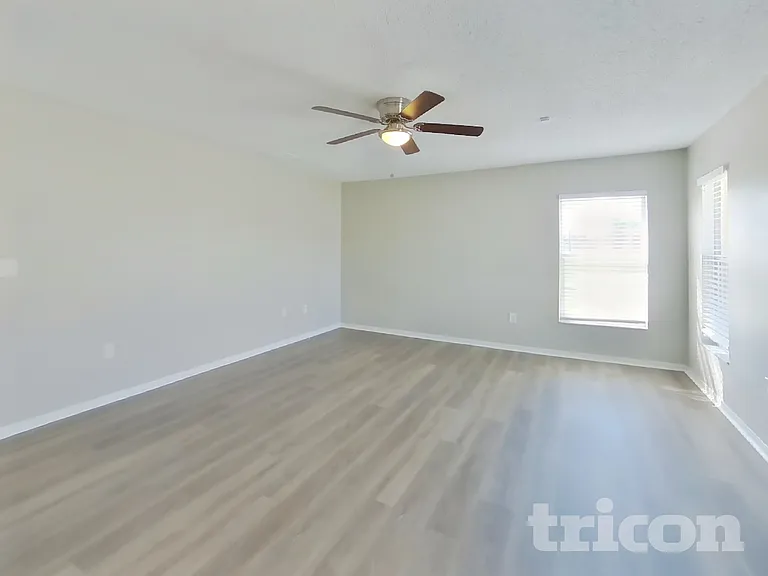 1044 Darlington Ct — Photo 7
