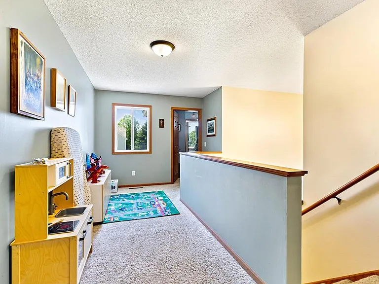 633 Kingfisher Ln #H — Photo 16