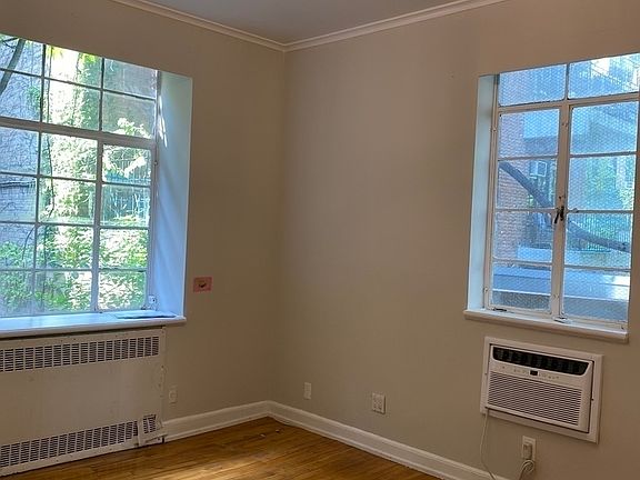 4th image of 9 Charlton St APT 2
