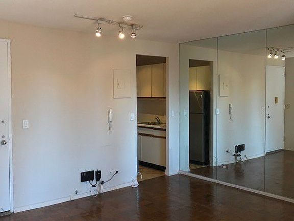 4th image of 231 E 86th St #16A