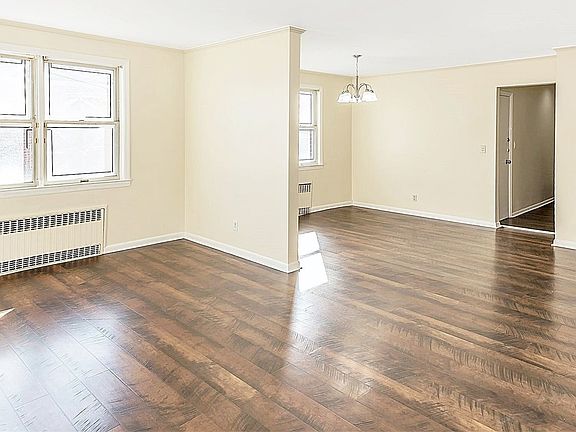 3rd image of 324 W Chester St Floor 1