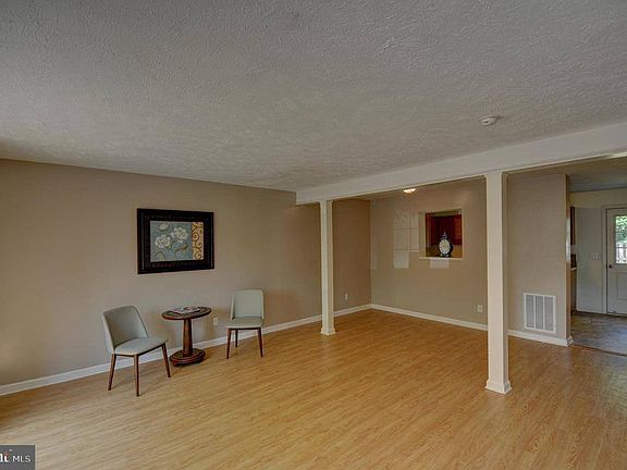 4th image of 313 Sutton Ct