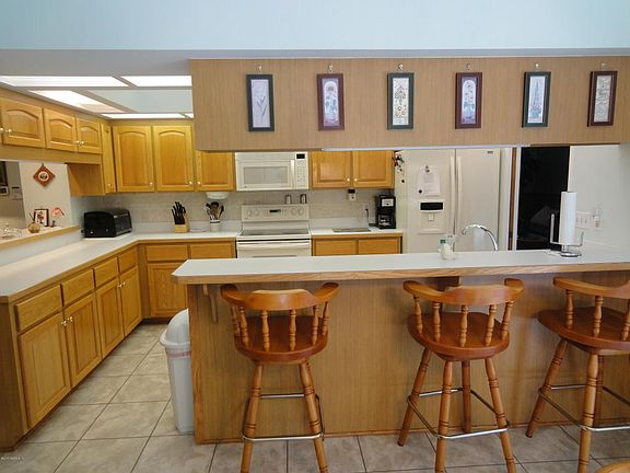 2nd image of 202 S Lakewood Dr