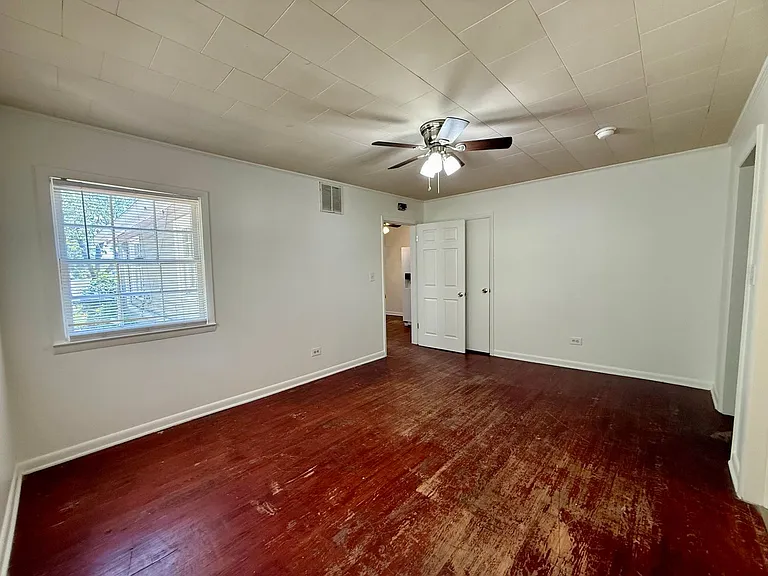 819 W Emerson St — Photo 14