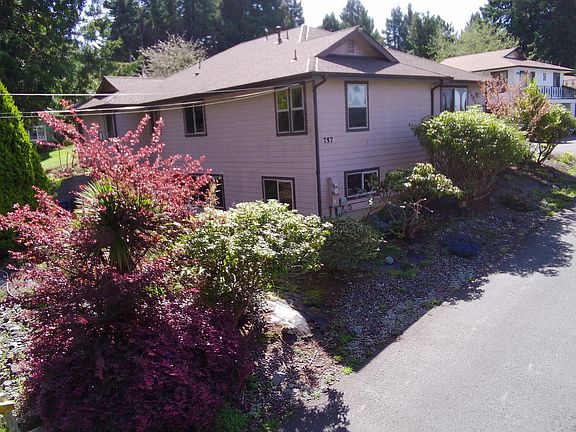 2nd image of 757 Park Ave
