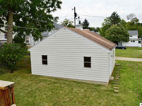 5th image of 203 E Chestnut St