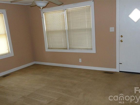 2nd image of 1514 W Walnut Ave