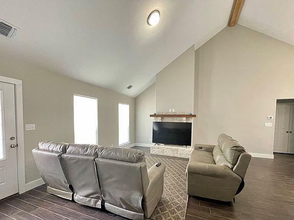 3rd image of 163P Holmes Dr