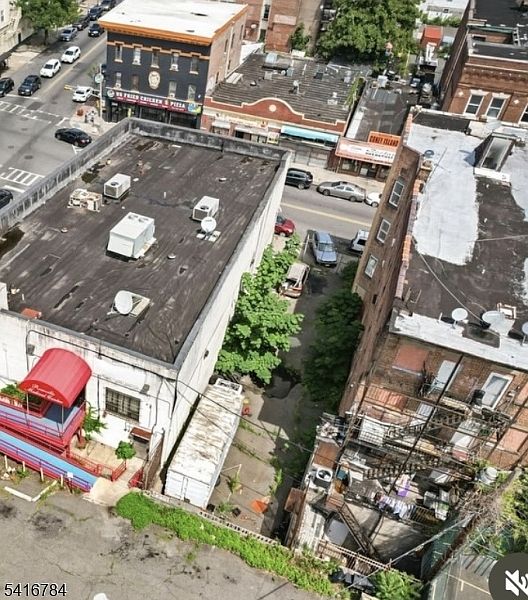 1st image of 496 Orange St
