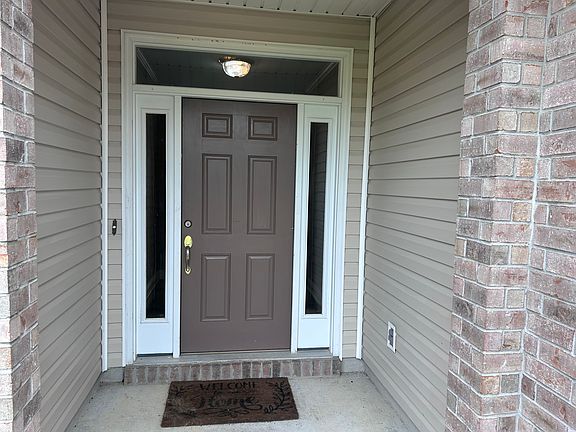 3rd image of 724 Simpson Way