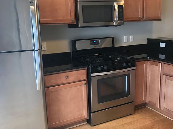 2nd image of 251 Pearl St #251P-02