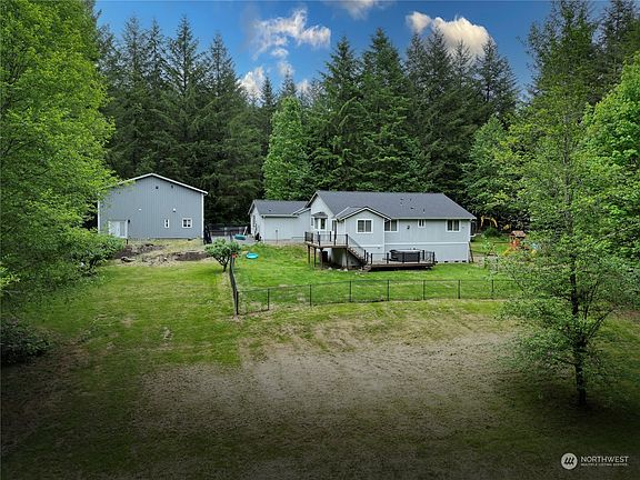 5th image of 5528 218th Avenue NE