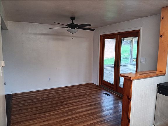 3rd image of 2205 Robert St