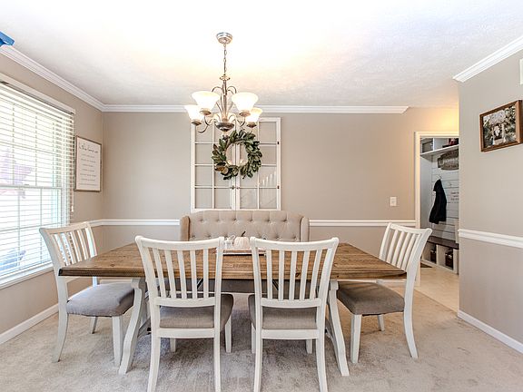 4th image of 2808 Longmeadow Ln
